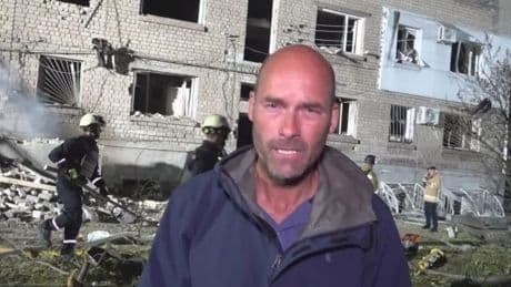 Steffen Schwarzkopf unterwegs in zerbombten Städten der Ostukraine