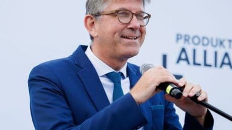 Kulturstaatsminister Weimer warnt vor Monopolen in der deutschen Medienbranche