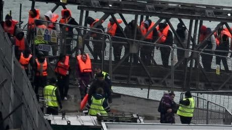 Traité franco-britannique : Londres place en détention les premiers migrants avant leur renvoi vers la France