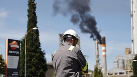 El apagón provoca pérdidas de más de 100 millones en las refinerías de Repsol y Moeve (Cepsa)