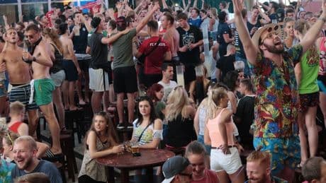 Glosse: Das Streiflicht: Stolz präsentierter Bierbauch in der Stadt? Besser nicht im Badeort Les Sables-d’Olonne
