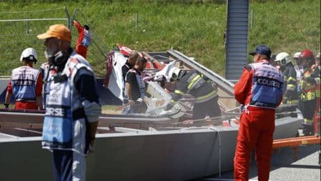 Kurz vor dem Rennen in Spielberg stürzt eine Werbebrücke auf die Strecke