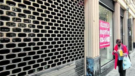 El descenso de autónomos se lleva por delante 5.000 pequeños comercios y bares vizcaínos