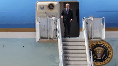 Los asesores de Biden planearon que el presidente pasara a usar silla de ruedas si ganaba las elecciones
