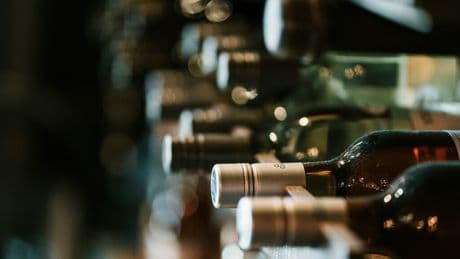 Los "químicos eternos" están ya por todas partes. Y eso incluye uno de nuestros lugares favoritos: el vino español