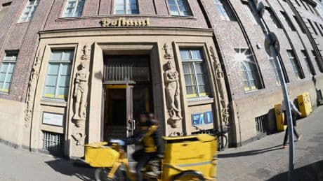 Relikte der Bundespost: Post und Telekom haben noch Tausende Beamte