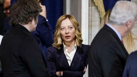 Meloni: «Niente proroghe al Pnrr». E il Time le dedica la copertina: «Io e Trump siamo due combattenti»