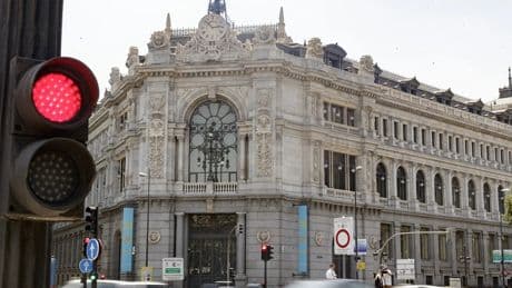 Más endeudados que nunca: la deuda pública toca un nuevo récord en 1,69 billones, pero el tirón de la economía frena su impacto