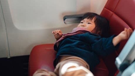 This Trick For Stopping A Toddler Travel Tantrum In 30 Seconds Has Gone Viral – Does It Work?