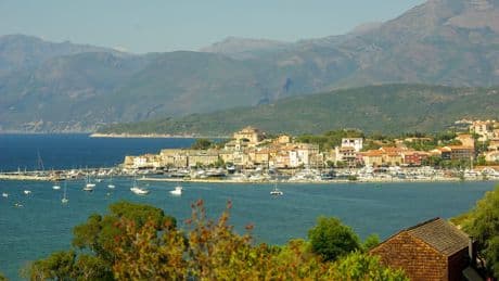 Plages, randonnées et couchers de soleil : nos incontournables du golfe de Saint-Florent, en Corse