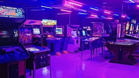 Hay una nueva fiebre por las salas de recreativos retro: el boom del arcade en Madrid y otras ciudades españolas