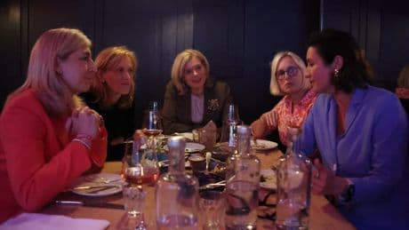 Was tuscheln die denn da? - Klöckner bei Geheim-Dinner der Unions-Frauen