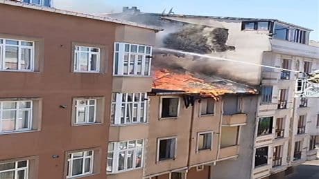 Gaziosmanpaşa'da 4 katlı binada yangın