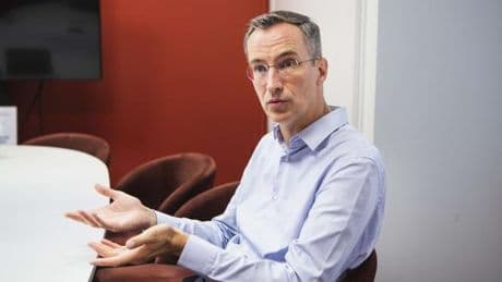 « L’Humanité » accuse le milliardaire conservateur Pierre-Edouard Stérin d’avoir baptisé sa holding du nom d’un de ses journalistes