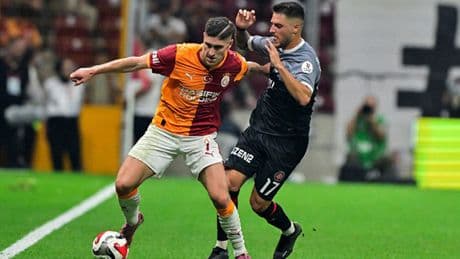 Sallai'de Riera izleri görüyorum!