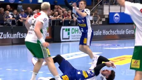 Rot! - Hier wird ein Handball-Nationalspieler vermöbelt