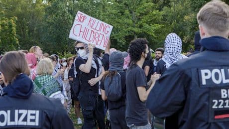„Sinwar, Sinwar“-Rufe – Polizei löst Demo auf und nimmt 190 Personen fest