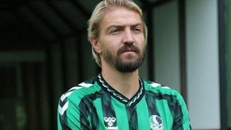 Caner Erkin'den Sakaryaspor'a talihsiz başlangıç: İlk maçtan kırmızı kart!