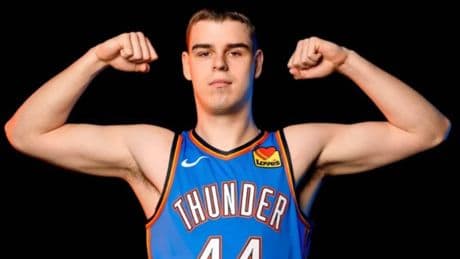 El chaval desconocido que puede ser el tercer jugador más joven en ganar la NBA... sin jugar