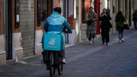 Livraisons de repas: l’américain DoorDash va mettre la main sur Deliveroo pour 2,9 milliards de livres