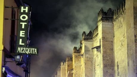 La mosquée-cathédrale de Cordoue rouvre ses portes au lendemain de l'incendie
