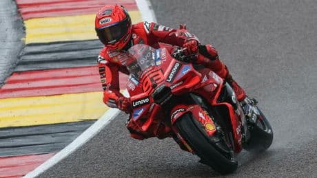 Moto Gp, Marc Marquez vince in rimonta la Sprint Race del Sachsenring. Bella gara di Bezzecchi che chiude 2°, Quartararo 3°, Bagnaia dodicesimo