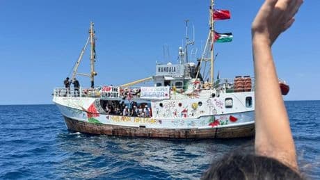 Gazze'ye yardım için yola çıkan Handala gemisi kritik noktayı geçti