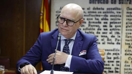 El director del Parador de Teruel niega en el Senado "fiestas y destrozos" en la habitación de Ábalos: "No había furgonetas"