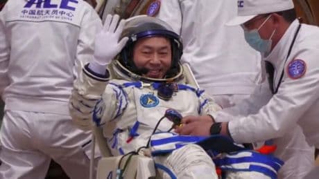 La cápsula de retorno Shenzhou-19 aterriza con todos los astronautas sanos y salvos