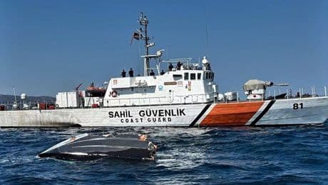 Teknesi parçalanmış halde bulunan iş insanını 13 kurbağa adam arıyor