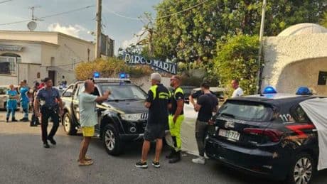 Sparatoria Ischia, la ricostruzione: uccide l?ex suocera e il compagno della moglie. Ferisce la donna e si suicida