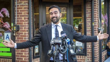 New York : pourquoi le phénomène démocrate Zohran Mamdani irrite Trump ?