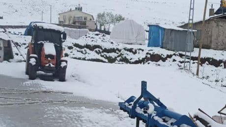 Mayıs ayında kar sürprizi! Güne lapa lapa yağışla başladılar
