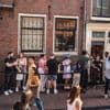 Populair patatzaakje voor de rechter, want Amster­dam­mers zijn massa­toerisme zat