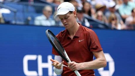 Sinner il dito fasciato, cosa è successo? Jannik in campo agli Us Open con un problema all'anulare