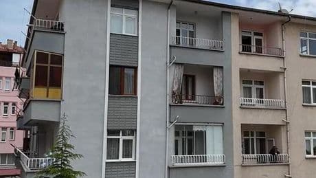 Kiracıdan haber alamayınca çilingirle evine girdi, kan donduran gerçekle karşılaştı! Buzdolabı ve dondurucuda poşetler içindeydi...