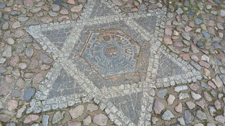 Erinnerungskultur | Religionsunterricht für die Herzenbildung: Lehren, wach zu sein