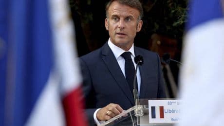 "Francia nuovo malato d'Europa". Il Wsj affossa Macron e promuove l'Italia