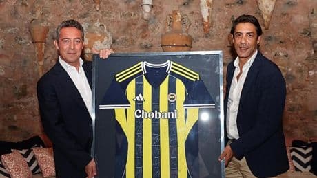 Rui Costa’ya özel hediye