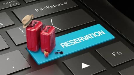 Si recibes este correo de Booking, no lo abras: es una estafa de phishing que accede a tu móvil