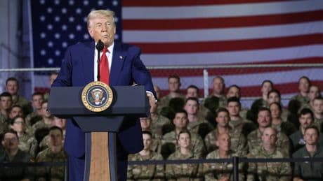 El Supremo de EEUU permite al Gobierno de Trump excluir a las personas trans del Ejército