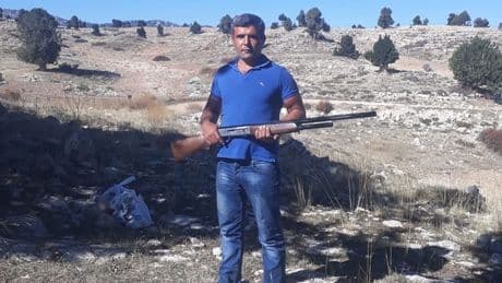 Tartıştığı kadını av tüfeğiyle öldürüp intihara kalkıştı