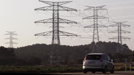 El regulador europeo se alinea con España y Portugal: alerta del gran atasco en las conexiones eléctricas con Francia