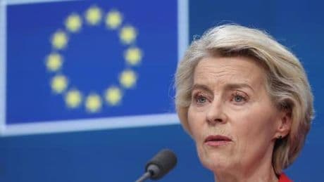 Pfizergate, mozione di sfiducia contro von der Leyen. Lei: "Nessun contratto inappropriato"