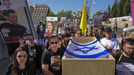 Moeders Israëlische gijzelaars hopen op Trump: ’Droom nog steeds dat mijn zoon Itay terugkeert’