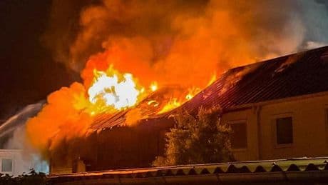Zeer grote brand in Didam, meerdere woningen worden gesloopt