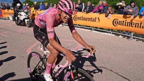 LIVE Giro d’Italia: parcours lijkt op maat voor vluchters, bestoken favorieten elkaar op de Mortirolo?