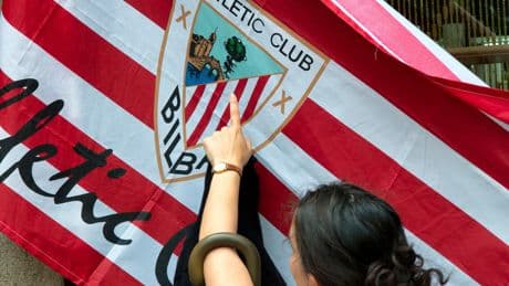 La UEFA sanciona de nuevo al Athletic por incidentes ante el United: 50.000 € por dos sanciones