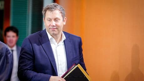 SPD-Chef zum Manifest - Klingbeil: Keine Kehrtwende bei Ukraine-Politik