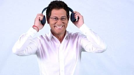 “Sarabanda” torna su Canale 5: Enrico Papi riporta il celebre quiz musicale nel preserale